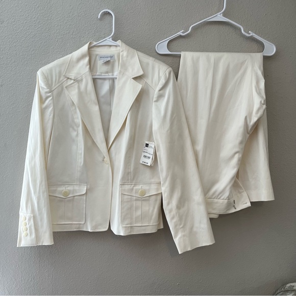 Worthington Cream Pantsuit Elegant Tailored Design size 18